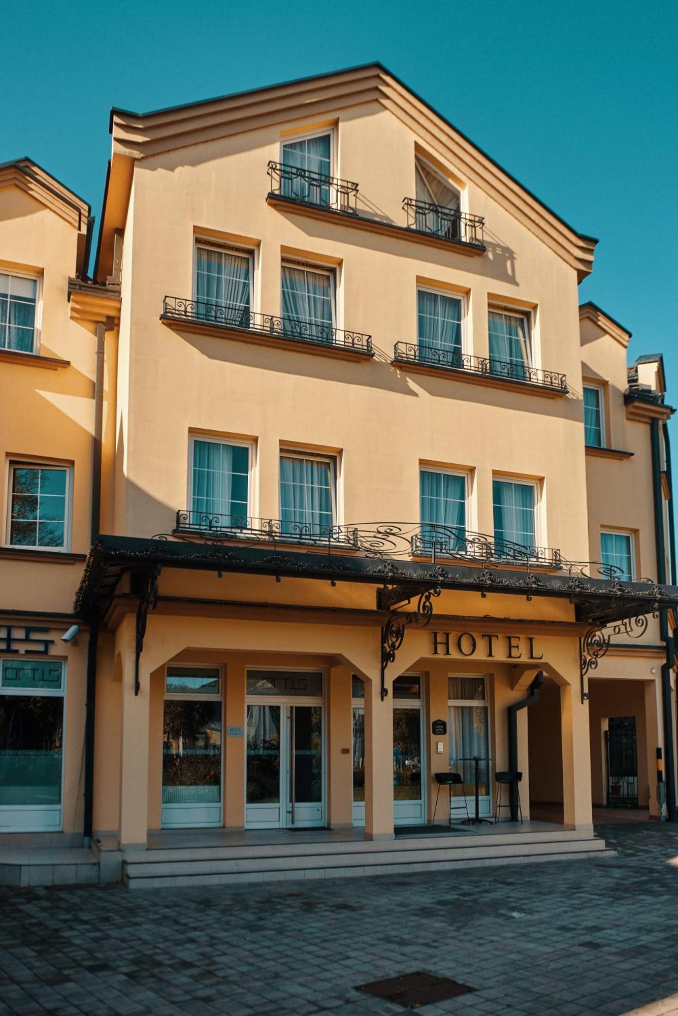 Garni Hotel Andric Сомбор Экстерьер фото